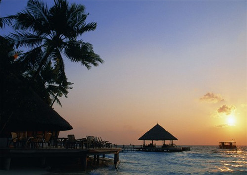 加盟一个可伸缩餐桌品牌店需要多少钱（可伸缩餐桌容易坏吗）